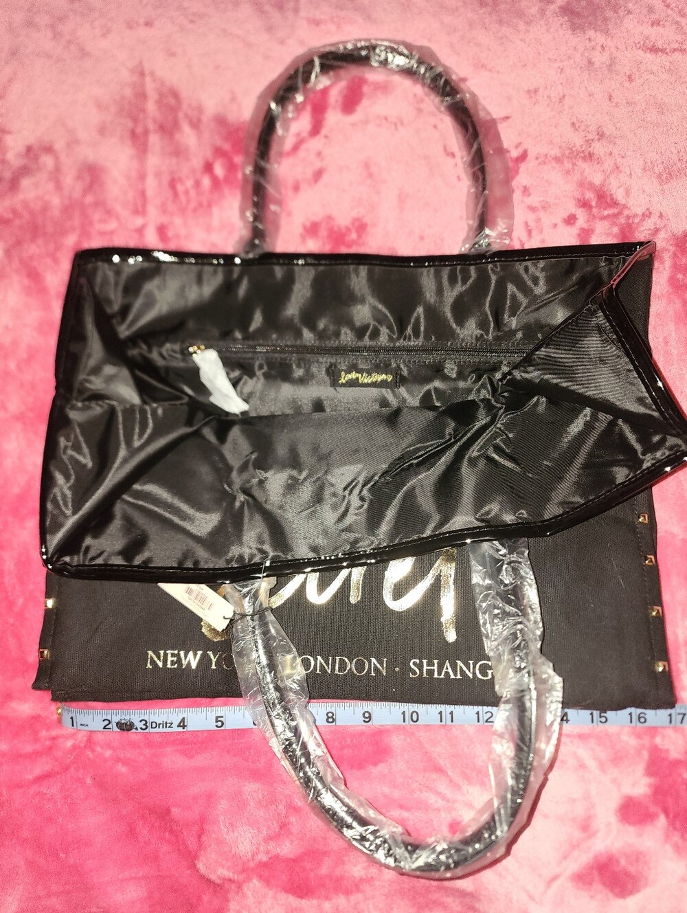 ✨️NWT Stunning VICTORIA SECRET TOTE BAG/ Beautiful Sprakling Gold/ Black ✨️ - Picture 5 of 16